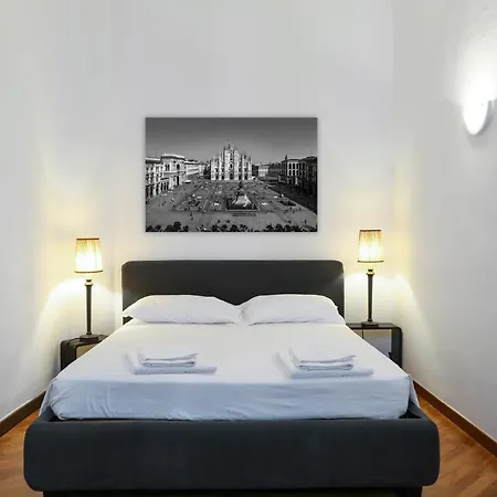 Charming San Babila Apt. Milán