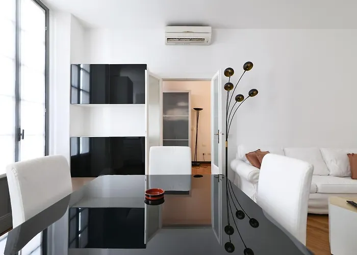 Charming San Babila Apt. * Milano