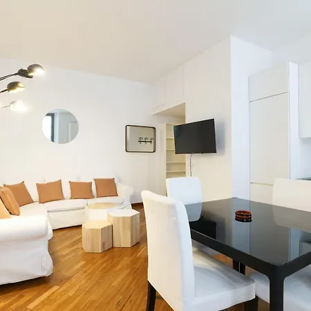 Charming San Babila Apt. Apartamento Milán